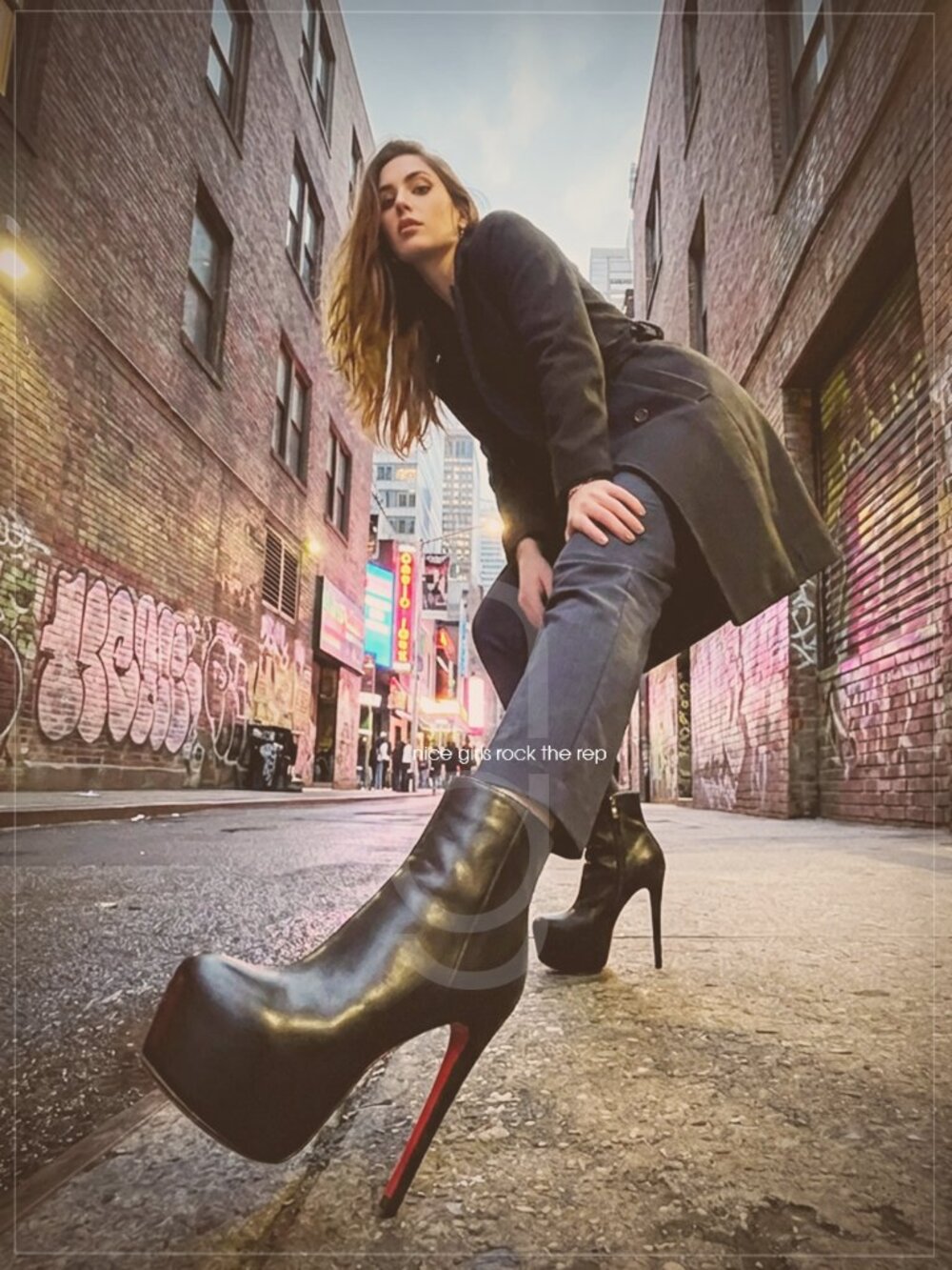 MISS HEEL WOMEN'S PLATFORM BOOTIES